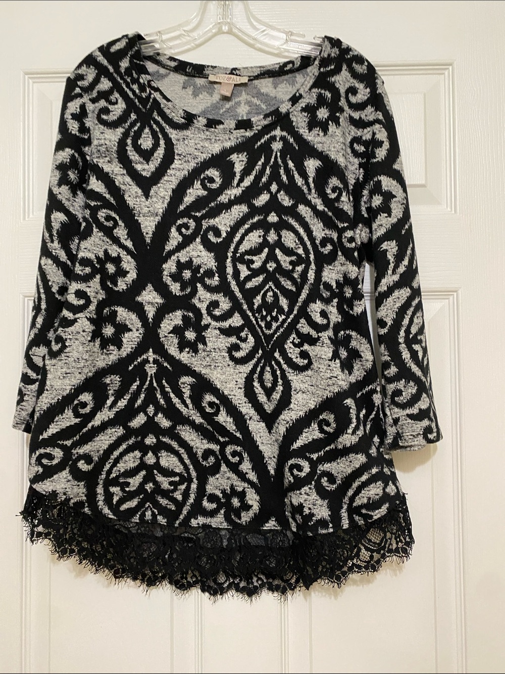 Roz & Ali Black and Gray Lace-Hem Scoop Crew Sweater
